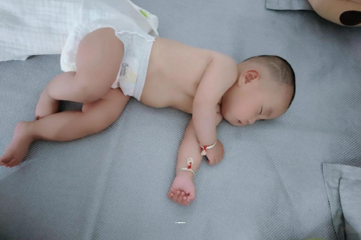 珠海几个月宝宝会抬头